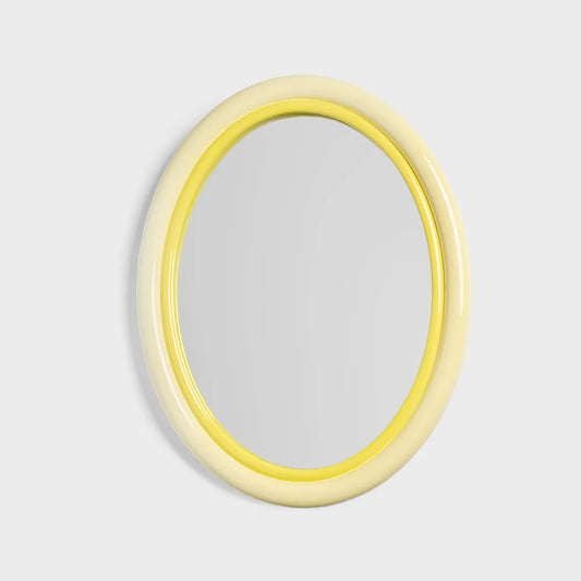 Kleiner Spiegel in Gelb